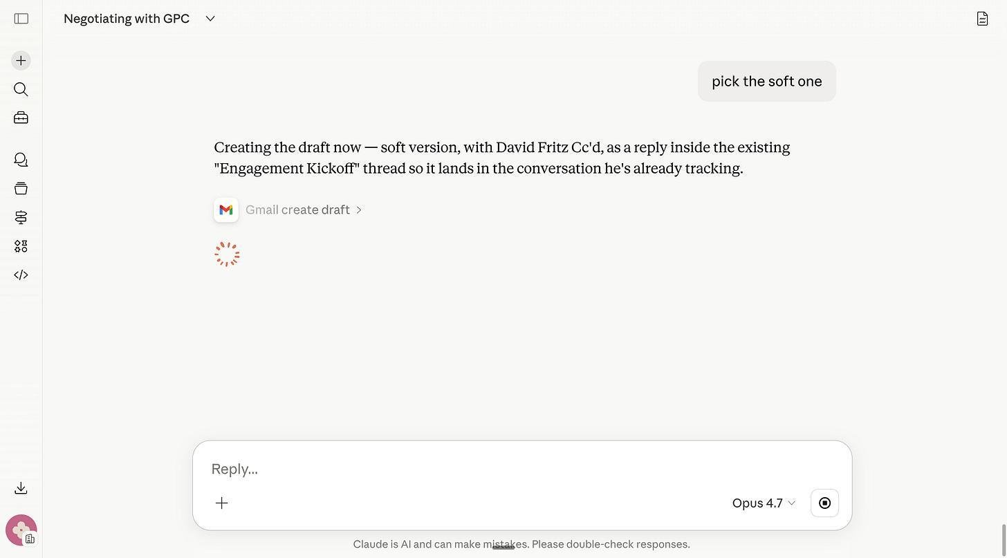 Claude đang thao tác trực tiếp bên trong Gmail để tạo bản nháp email.