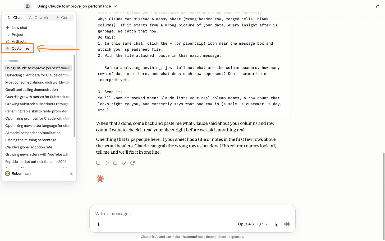 Mục “Customize” trong menu bên trái của ứng dụng Claude